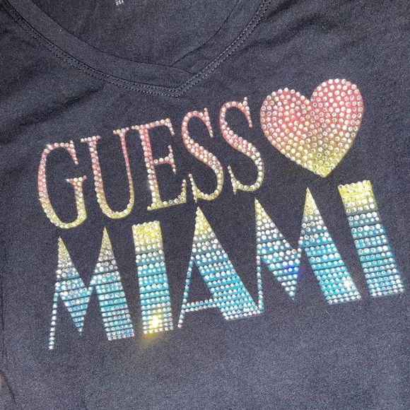 Guess v neck top - Picture 2 of 4